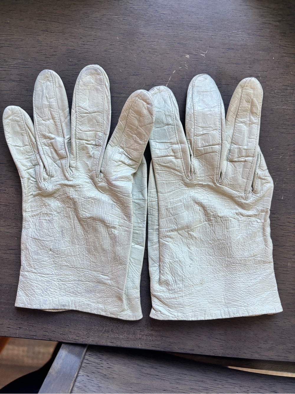 Vintage white leather gloves